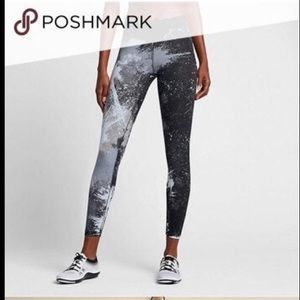 Nike Dri-FIT Legendary Leggings in Paint Splatter - Size Small